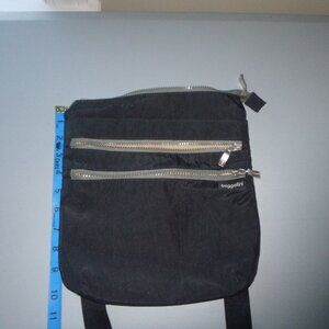 Baggallini Pocket Crossbody